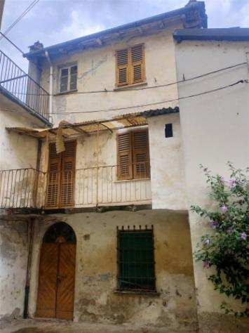 Villa di 100 msup2 con piugrave di 5 locali in vendita a Stazzano