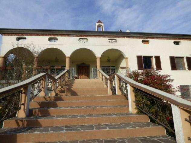 Villa di 1140 msup2 con piugrave di 5 locali e box auto doppio in vendita a Castelverde
