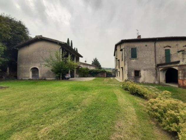 Villa di 1200 msup2 con piugrave di 5 locali in vendita a San Felice del Benaco