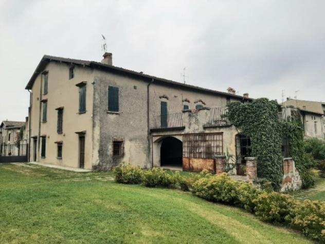 Villa di 1200 msup2 con piugrave di 5 locali in vendita a San Felice del Benaco