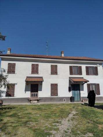 Villa di 1210 msup2 con piugrave di 5 locali in vendita a Solero