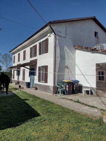 Villa di 1210 msup2 con piugrave di 5 locali in vendita a Solero