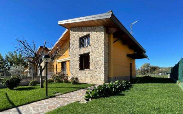 Villa di 133 msup2 con 4 locali e box auto doppio in vendita a Uggiate-Trevano