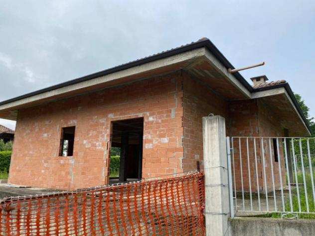 Villa di 140 msup2 con 4 locali e box auto doppio in vendita a San Pietro Val Lemina