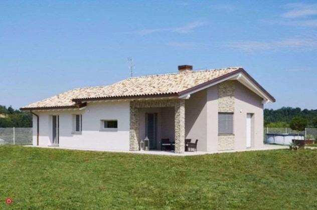 Villa di 140 msup2 con 5 locali e box auto doppio in vendita a Varallo Pombia