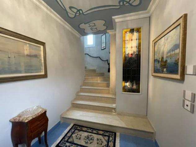 Villa di 140 msup2 con piugrave di 5 locali in vendita a Padenghe sul Garda