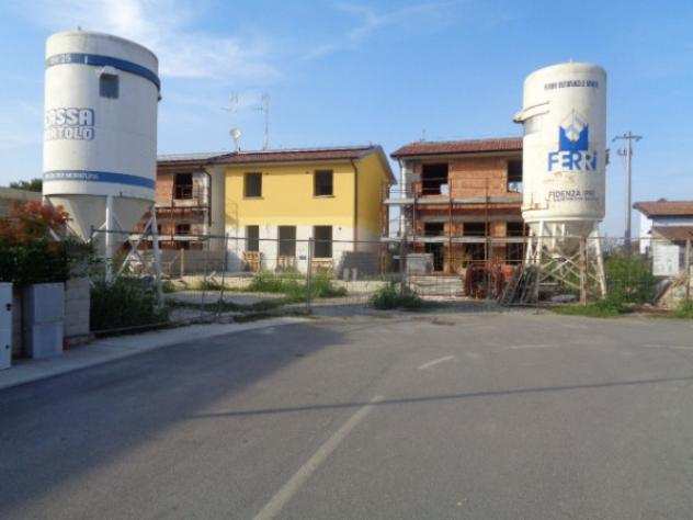 Villa di 145 msup2 con 4 locali e box auto in vendita a Pieve dOlmi