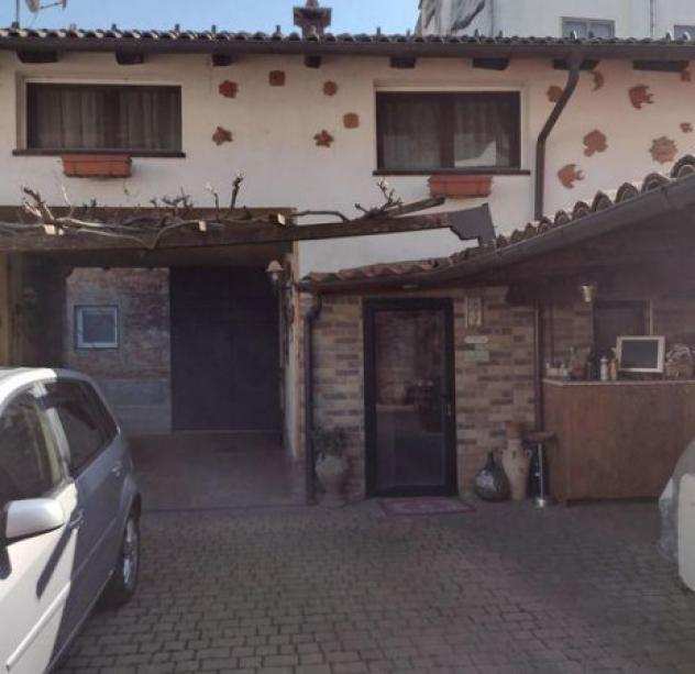 Villa di 150 msup2 con 5 locali in vendita a Castellazzo Bormida