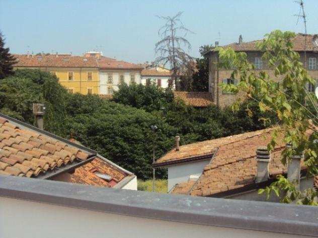 Villa di 170 msup2 con 4 locali e box auto in vendita a Piacenza