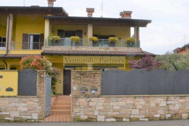Villa di 180 msup2 con 5 locali e box auto doppio in vendita a Desenzano del Garda