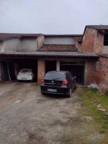Villa di 180 msup2 con piugrave di 5 locali e box auto doppio in vendita a Predosa
