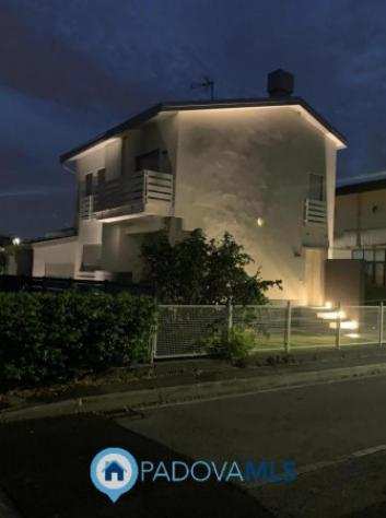 Villa di 185 msup2 con piugrave di 5 locali e box auto in vendita a Noventa Padovana