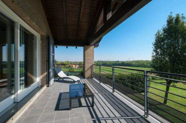 Villa di 187 msup2 con piugrave di 5 locali e box auto doppio in vendita a Reggio Emilia