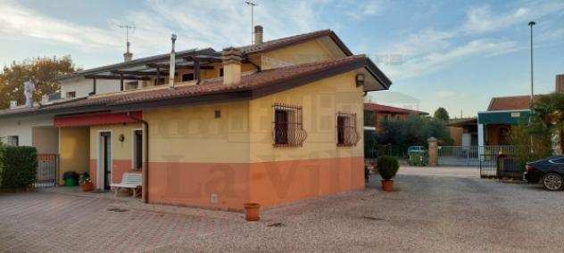 Villa di 190 msup2 con 4 locali e box auto in vendita a Piazzola sul Brenta