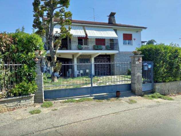 Villa di 190 msup2 con piugrave di 5 locali e box auto doppio in vendita a Portacomaro