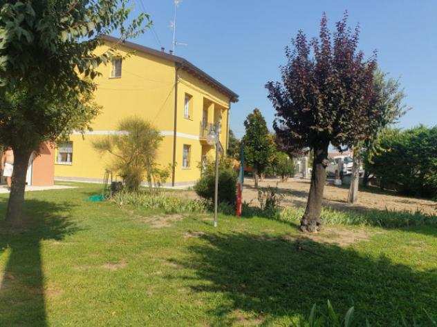 Villa di 200 msup2 con 4 locali in affitto a Novi di Modena