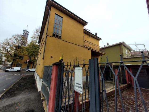 Villa di 220 msup2 con piugrave di 5 locali in vendita a Piacenza