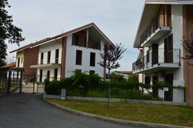 Villa di 224 msup2 con 5 locali e box auto doppio in vendita a Borgaro Torinese