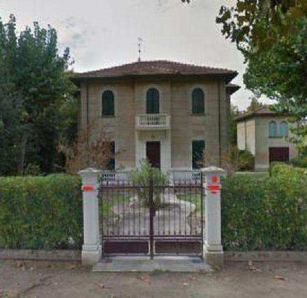 Villa di 230 msup2 con piugrave di 5 locali e box auto doppio in vendita a Cervia