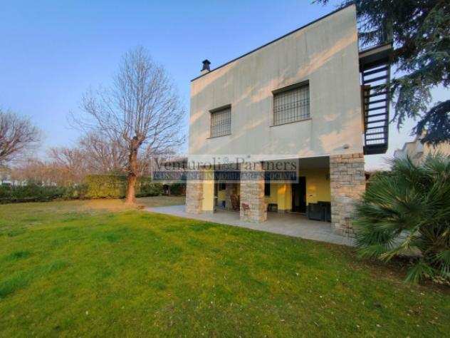 Villa di 262 msup2 con 5 locali in vendita a Manerba del Garda