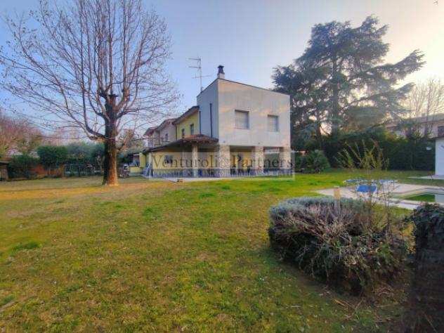 Villa di 262 msup2 con 5 locali in vendita a Manerba del Garda