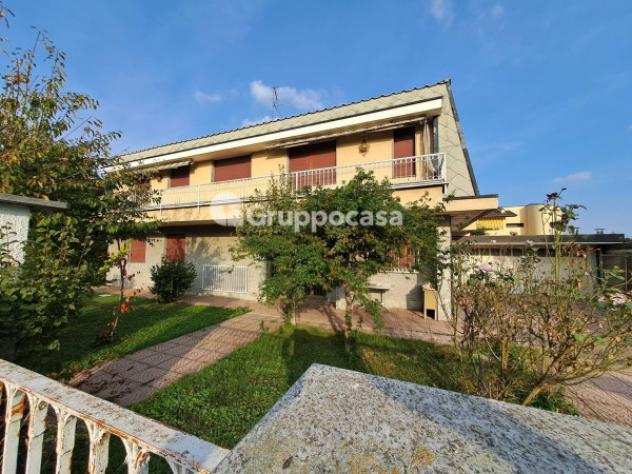 Villa di 265 msup2 con piugrave di 5 locali e box auto doppio in vendita a Boffalora Sopra Ticino