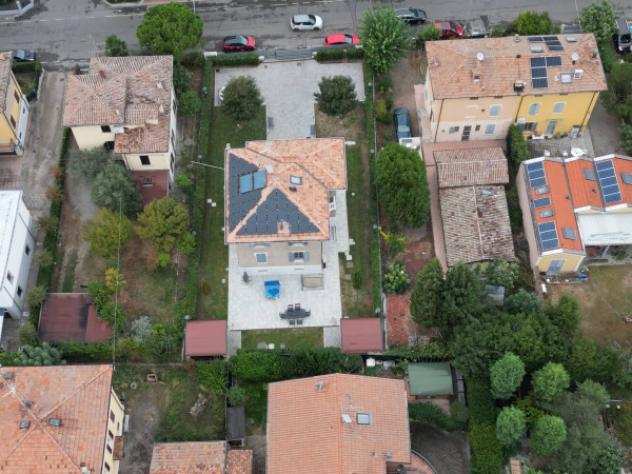 Villa di 265 msup2 con piugrave di 5 locali in vendita a Modena