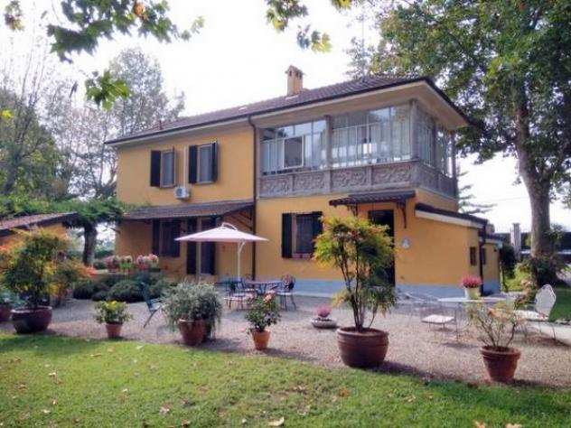 Villa di 280 msup2 con piugrave di 5 locali e box auto in vendita a Vigevano
