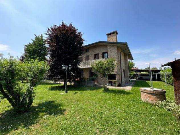 Villa di 281 msup2 con piugrave di 5 locali e box auto in vendita a Padova