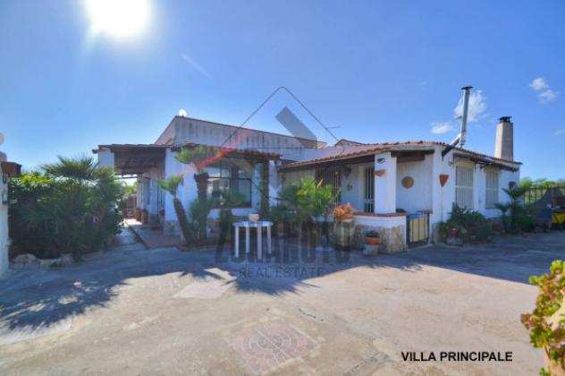 Villa di 281 msup2 con piugrave di 5 locali in vendita a Portopalo di Capo Passero