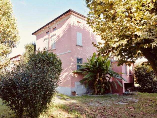 Villa di 285 msup2 con piugrave di 5 locali e box auto doppio in vendita a San Benedetto Po
