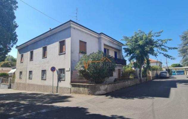 Villa di 300 msup2 con 5 locali e box auto doppio in vendita a San Vittore Olona