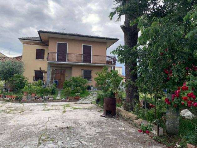 Villa di 300 msup2 con 5 locali in vendita a Vistarino