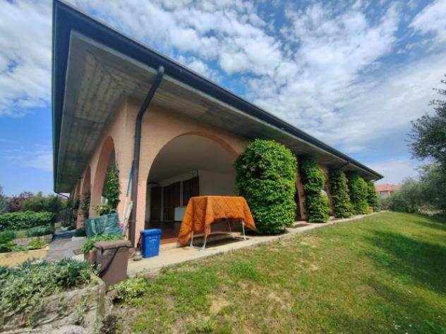 Villa di 300 msup2 con piugrave di 5 locali e box auto doppio in vendita a Moniga del Garda