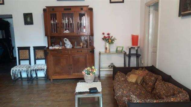 Villa di 300 msup2 con piugrave di 5 locali in vendita a Rocchetta Ligure