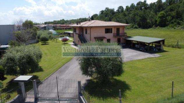 Villa di 3100 msup2 con piugrave di 5 locali in vendita a Puegnago sul Garda