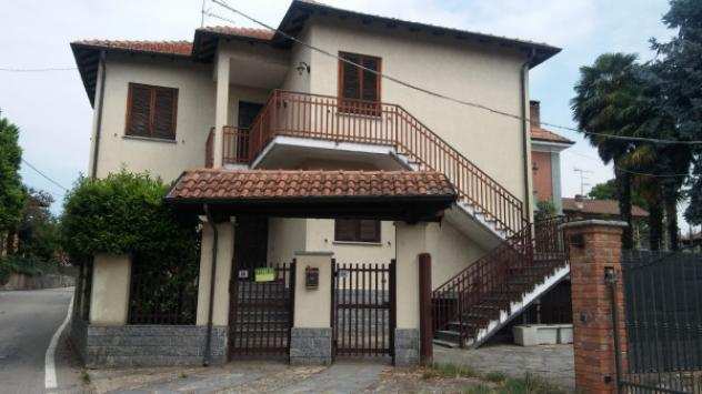 Villa di 315 msup2 con piugrave di 5 locali e box auto doppio in vendita a Cadrezzate con Osmate