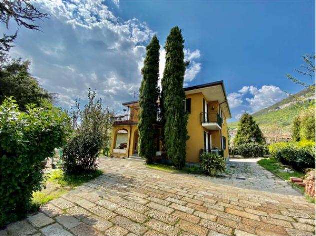 Villa di 340 msup2 con piugrave di 5 locali e box auto in vendita a Cesana Brianza