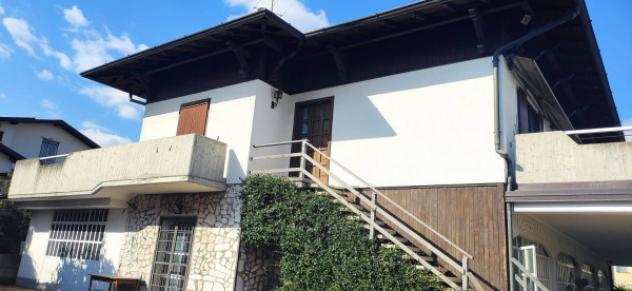 Villa di 345 msup2 con piugrave di 5 locali e box auto doppio in vendita a Ranica