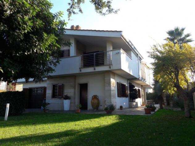 Villa di 360 msup2 con piugrave di 5 locali in vendita a Noicattaro
