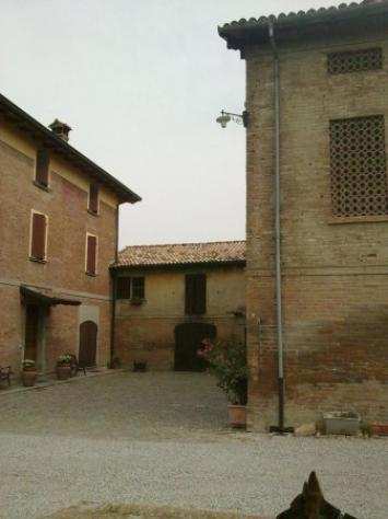 Villa di 360 msup2 con piugrave di 5 locali in vendita a Reggio Emilia