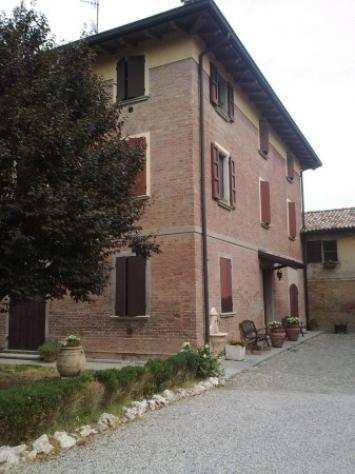 Villa di 360 msup2 con piugrave di 5 locali in vendita a Reggio Emilia