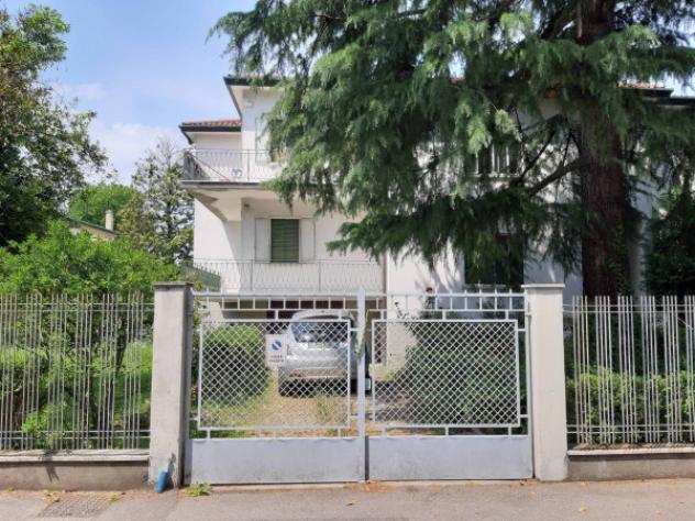 Villa di 387 msup2 con piugrave di 5 locali e box auto doppio in vendita a Treviso