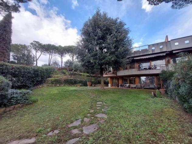 Villa di 390 msup2 con piugrave di 5 locali in vendita a Firenze