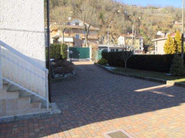 Villa di 400 msup2 con piugrave di 5 locali e box auto doppio in vendita a Borgo San Dalmazzo