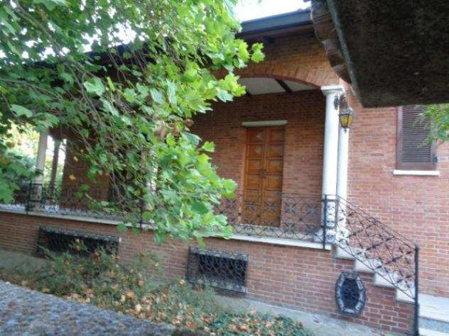 Villa di 405 msup2 con piugrave di 5 locali e box auto doppio in vendita a Cremona