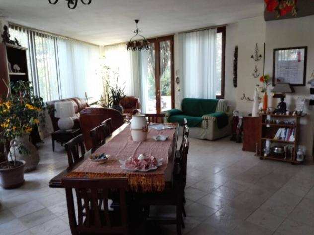 Villa di 425 msup2 con piugrave di 5 locali in vendita a Conversano