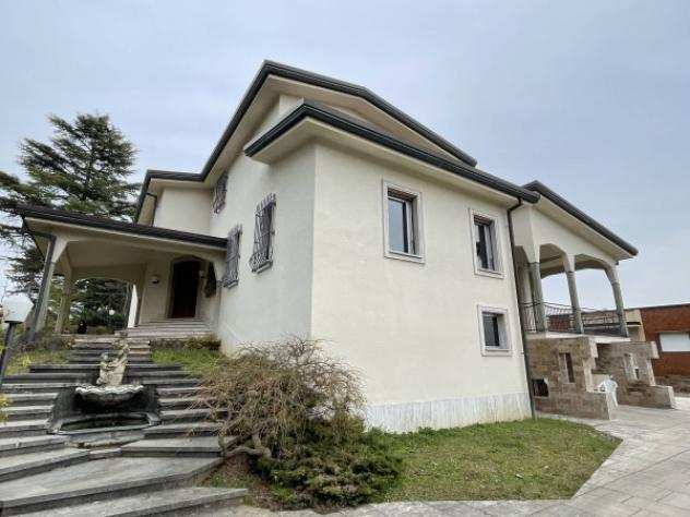 Villa di 428 msup2 con piugrave di 5 locali e box auto doppio in vendita a Acqui Terme