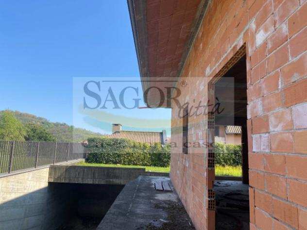 Villa di 450 msup2 con piugrave di 5 locali e box auto doppio in vendita a San Pietro Val Lemina