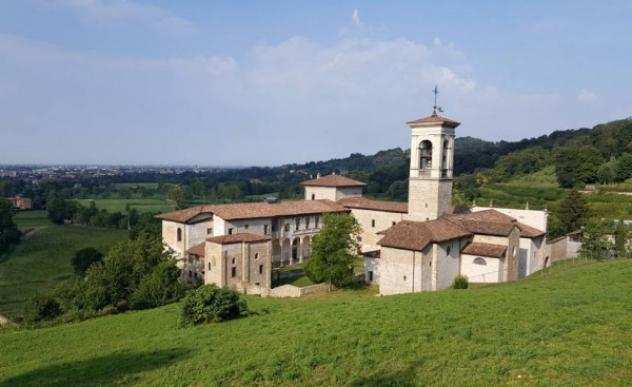 Villa di 460 msup2 con piugrave di 5 locali e box auto doppio in vendita a Bergamo